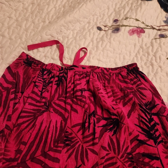 Outfit JPR⛄️ Petite Tropical Pink and Black Women's Skirt - Picture 6 of 7